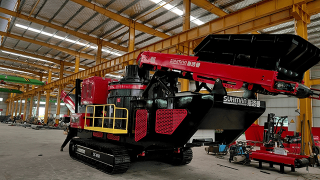 Crushers under assembly in the factory