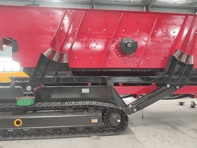 Crawler crushers under assembly in the factory