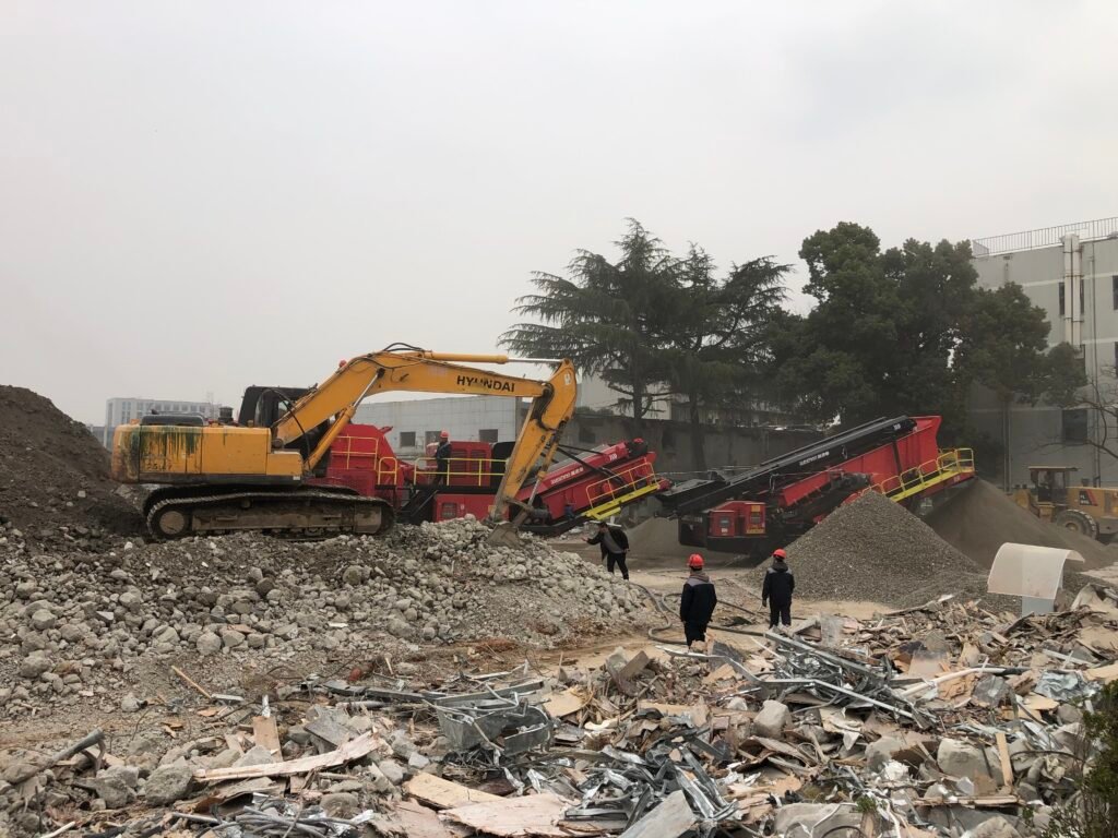 Low noise electric crusher working in urban demolition site
