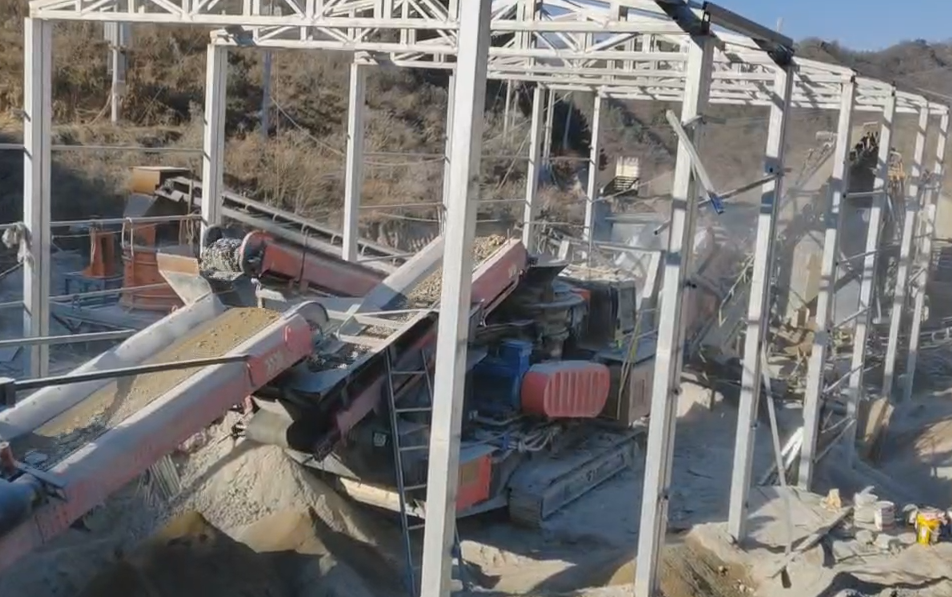 SUHMAN mobile screening plant closed circuit separates 4 aggregate sizes tracked self-propelled